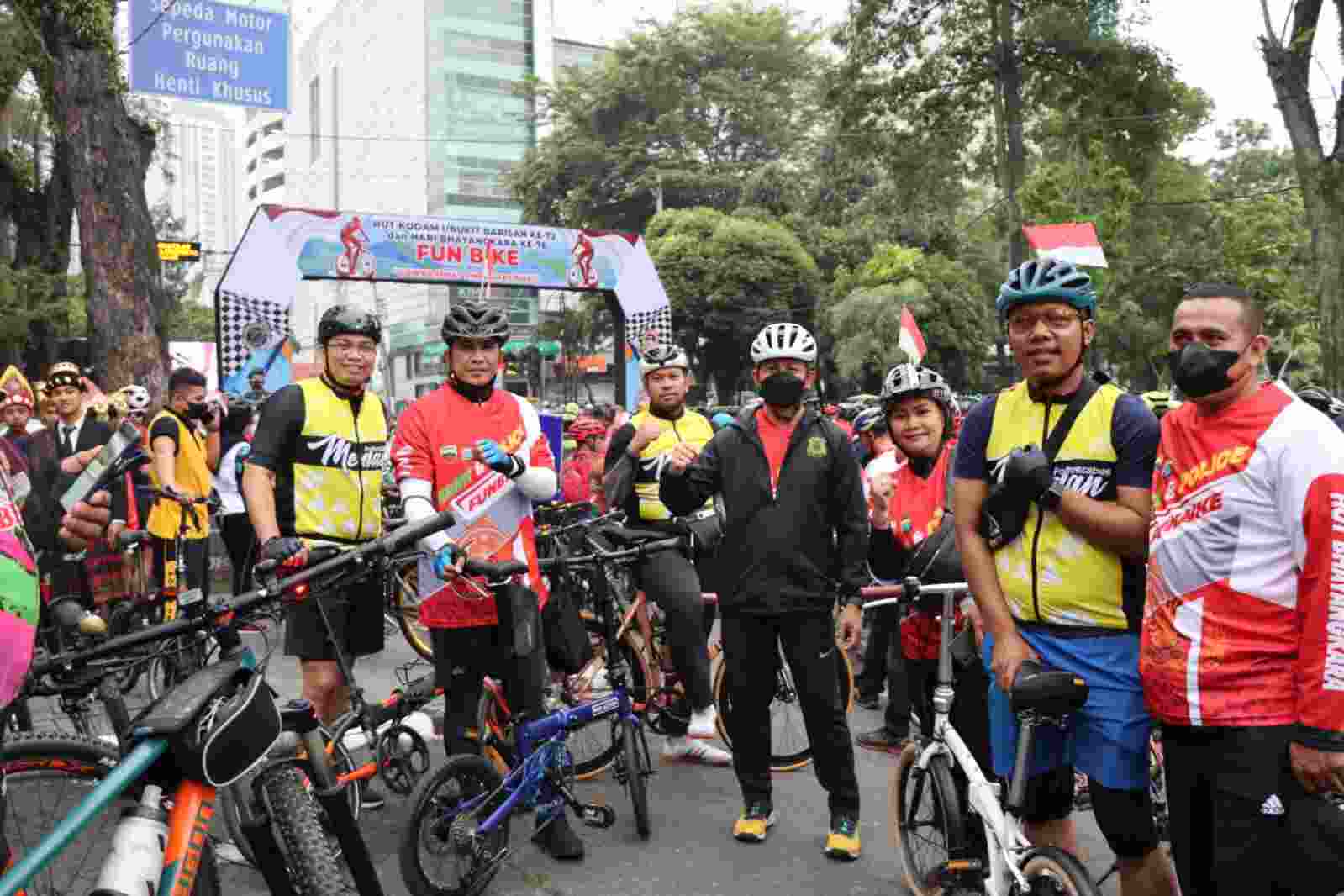 Kapolrestabes Medan Ikuti Fun Bike HUT Bayangkara ke-76 Tahun