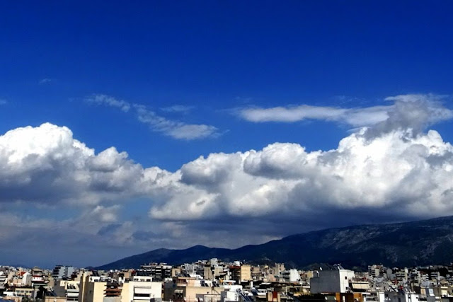 Πρόγνωση Καιρού: Υποχωρεί η ζέστη ‑ Έρχονται σποραδικές βροχές