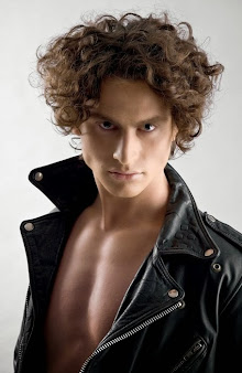 #4 Shocking Hairstyle for Boys Curly Hair