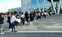 Exteriores de BEC! horas antes del inicio del concierto de Maluma