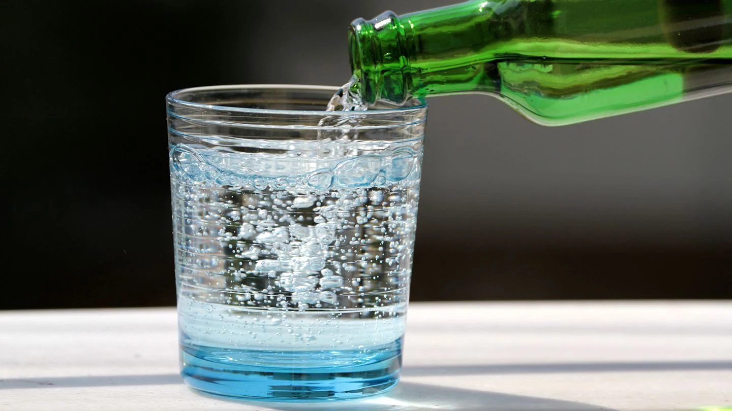 Can I Drink Sparkling Water With Invisalign?