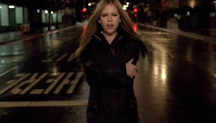 El demo de Avril Lavigne que suena tan diferente a su versión original