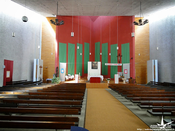 Villenave d'Ornon - Eglise Saint-Delphin  Architectes: Adrien Courtois, Yves Salier, Pierre Lajus, Michel Sadirac  Construction: 1965