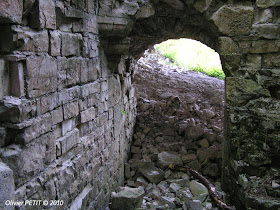 BAINVILLE-AUX-MIROIRS (54) - Le donjon du château comtal