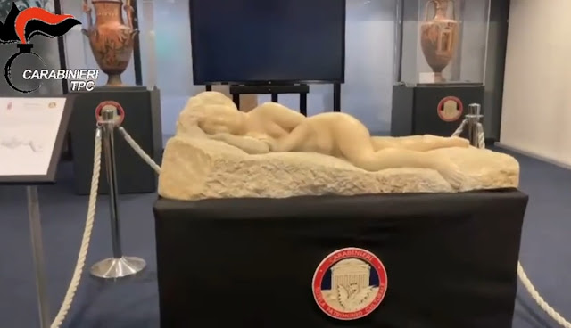 Esposizione presso il quartier generale di Europol a L’Aja (Paesi Bassi) dei beni culturali recuperati dai Carabinieri del TPC (VIDEO)