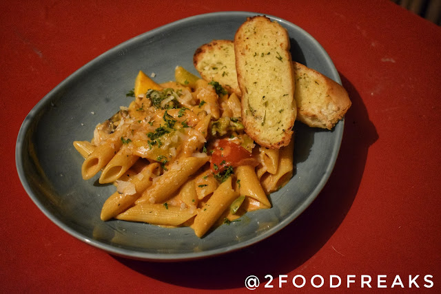 Penne_in_Paprika_cream_sauce