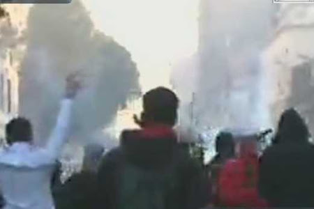 هام صور الان لتجدد الاشتباكات فى محيط وزارة الداخلية الساعة 4:55