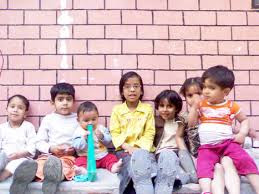 बच्चों के लिए स्वास्थ्यवर्धक उपाय, संतुलित आहार, व्यायाम और नींद का महत्व।