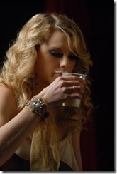 taylor-swift-milk-mustache%20(2)