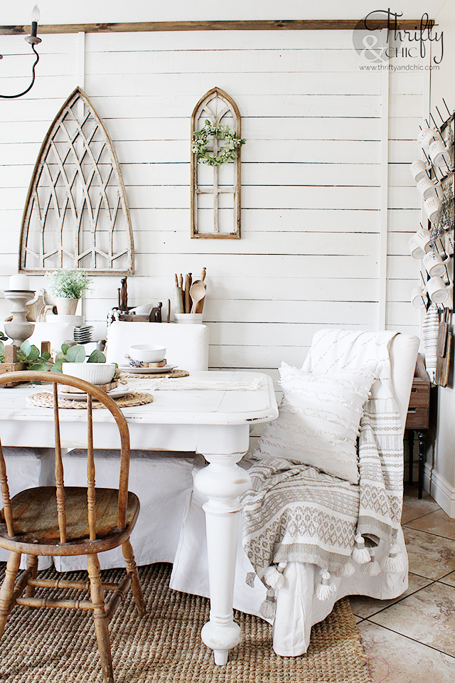 spring dining room decor, spring dining table decor, dining room wall decor, dining room ideas, how to decorate for spring, spring decor tips, buffet