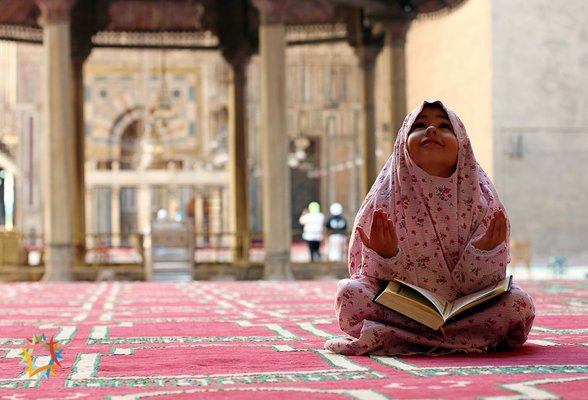  Gambar Kartun Orang Baca Al Quran 