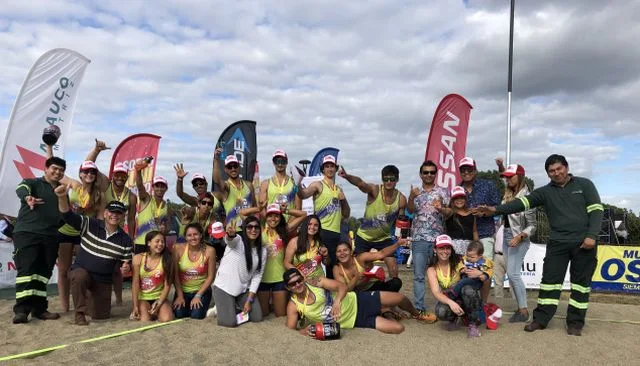 Ganadores del campeonato de voley duplas en Parque Chuyaca