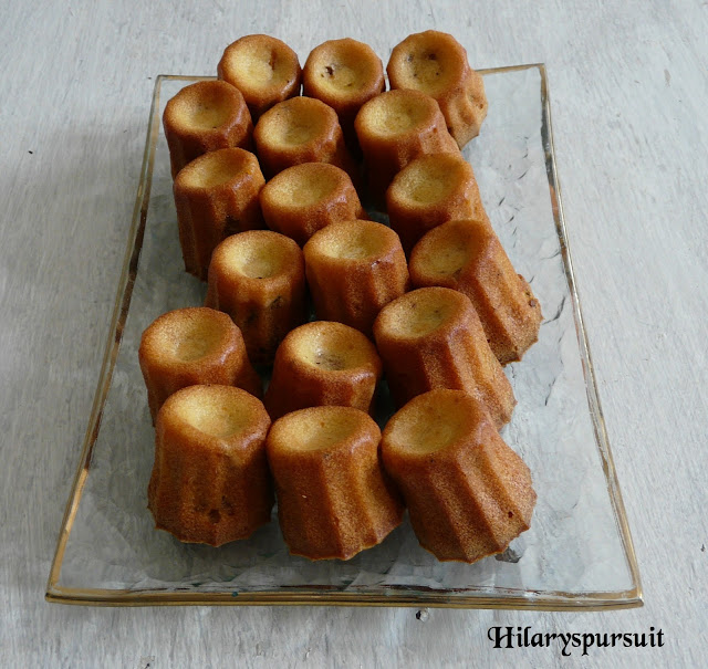 Mini-cannelés aux tomates séchées et basilic