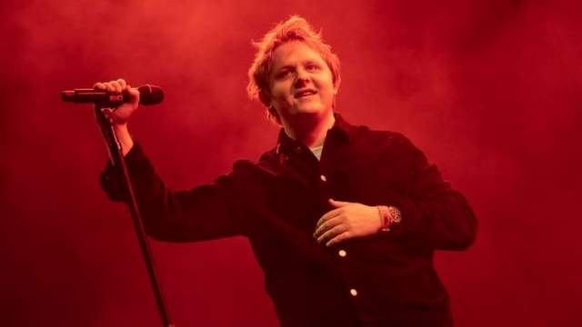 Lirik Lagu Lewis Capaldi - Someone You Loved dan Terjemahan