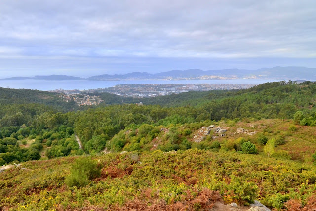 incendio del 15 de octubre en los montes de Vigo. días antes y días despues. lumes nunca máis