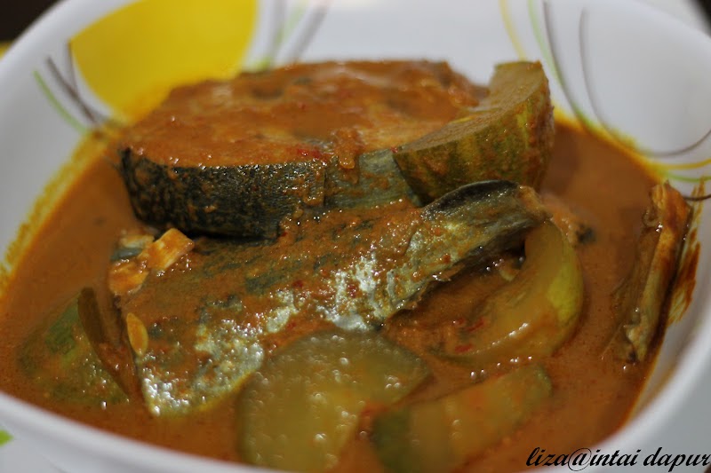 INTAI DAPUR: Kari Ikan Tongkol Nasi Berlauk