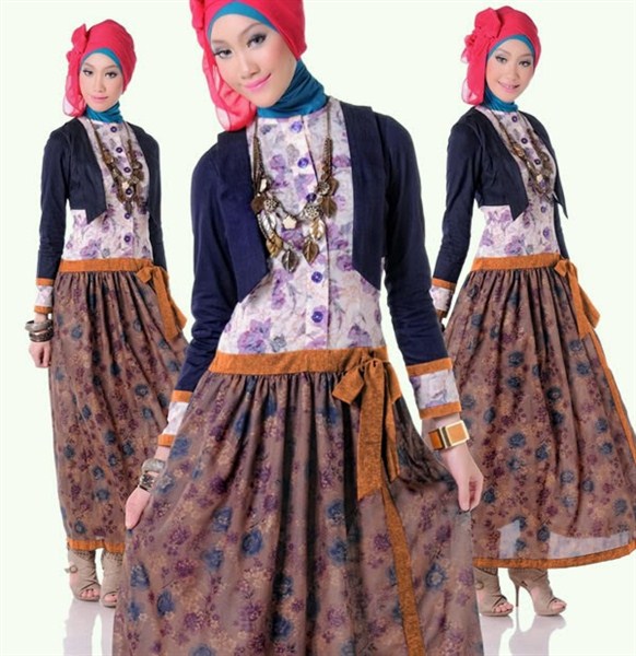  Model Baju Batik Muslimah Modern Terbaru  21 Model Baju Batik Muslimah Modern Terbaru 