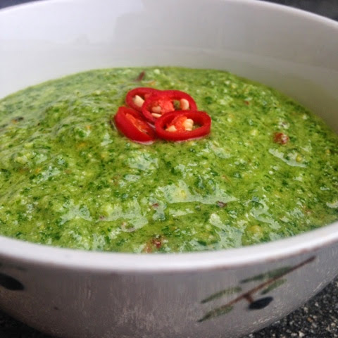 Hjemmelavet pesto med chili og pistacienødder 