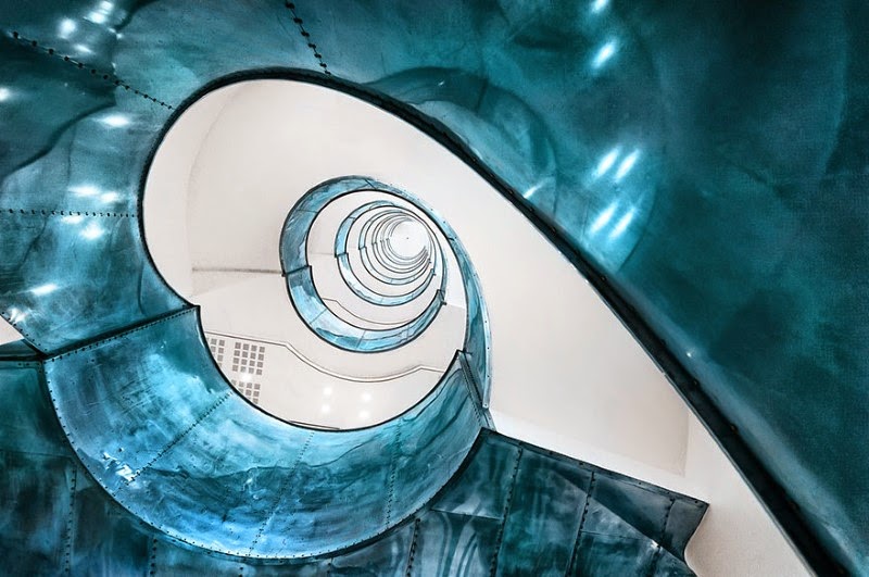 11. “Twisted Blue Metal” – Matthias Haker - 15 Mesmerizing Examples of Spiral Staircase Photography