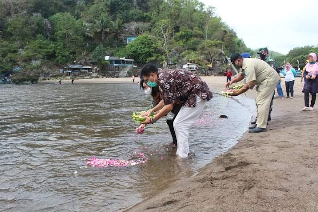 Sedekah Laut Pantai Baron Dimasa Pandemi Berbeda Dengan Tahun-tahun Sebelumnya