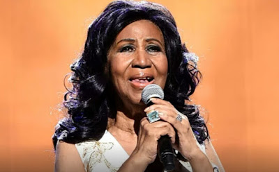 Music world mourns Aretha Franklin at MTV video awards  