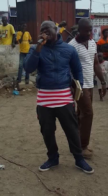 Is Ghanaian boxer, Bukom Banku now an Evangelist? He was seen preaching on the street