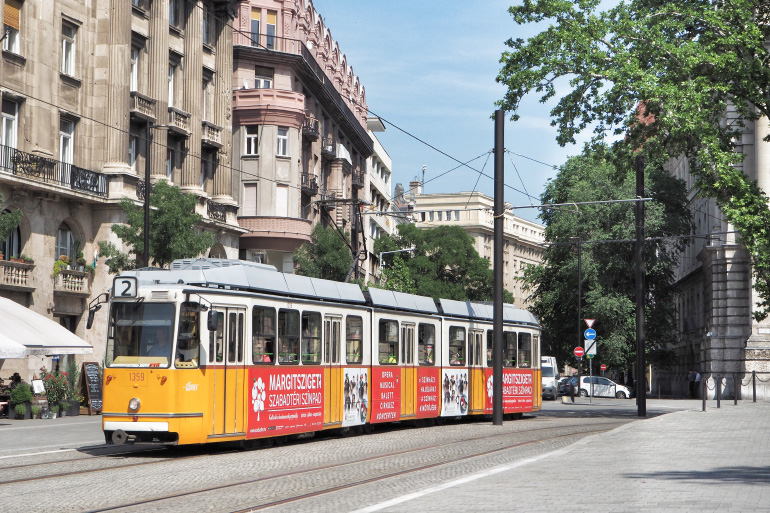 Tramway dans les rues de Budapest