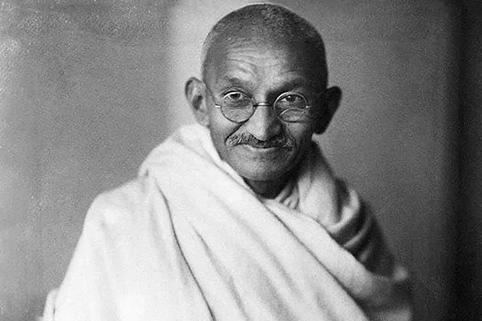 What is the Biography of Mahatma Gandhi?
