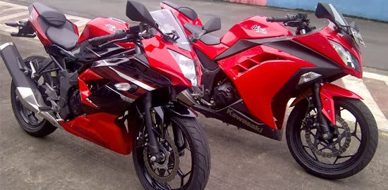 Tampak Samping Ninja 250RR Mono dan Ninja 250FI