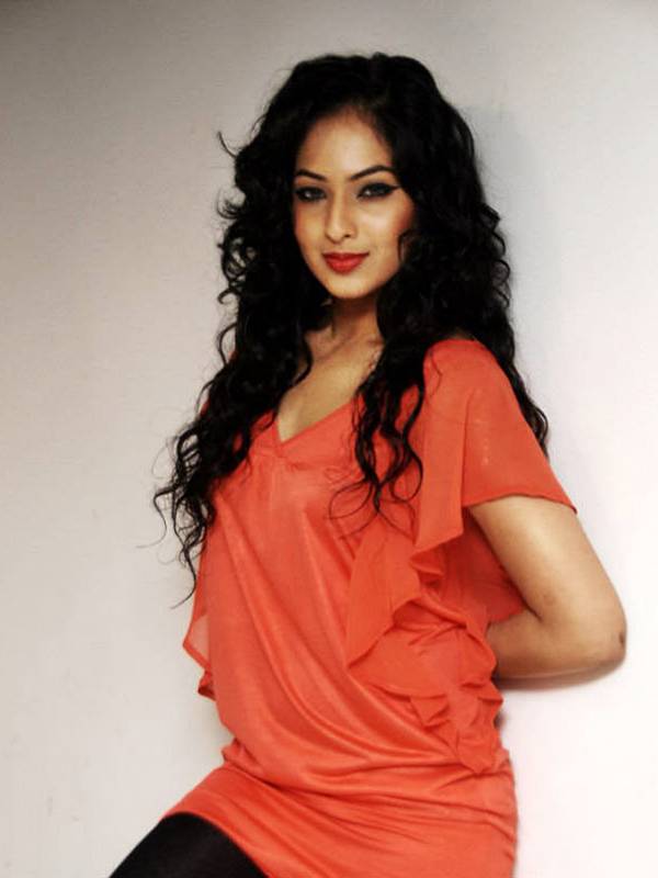 Sexy Indian Model Nikesha Patel