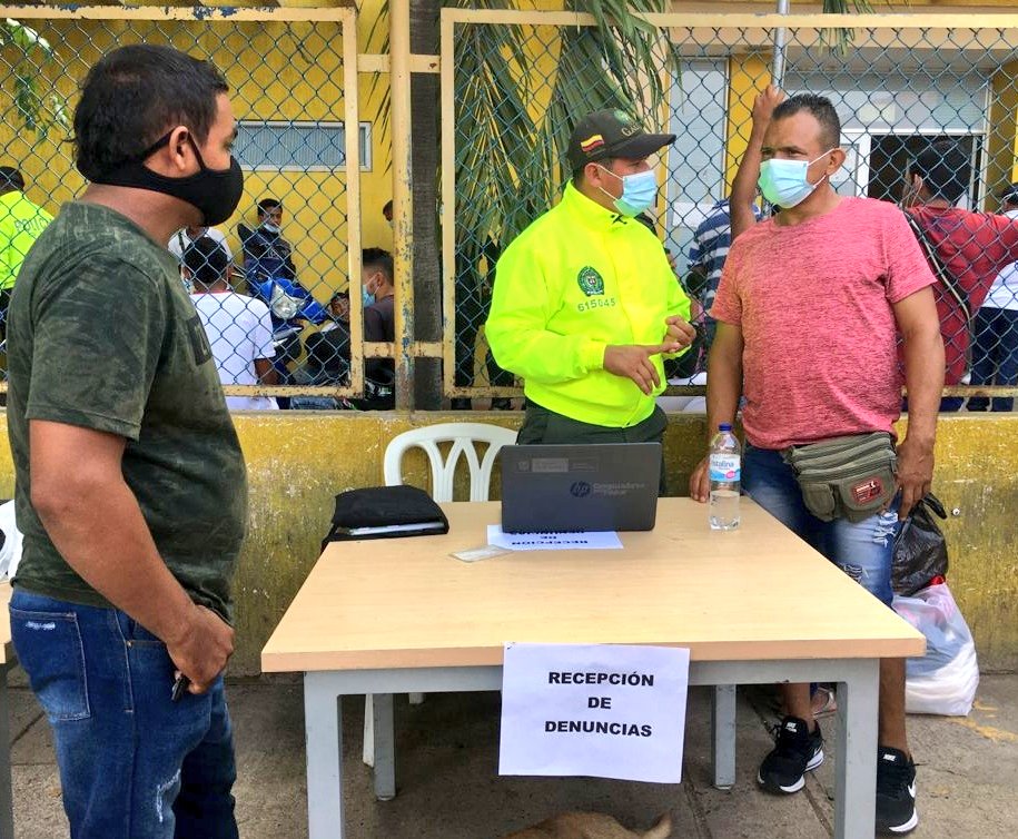 https://www.notasrosas.com/Policía De La Guajira con varias de sus Especialidades intervinieron el Mercado Público de Riohacha