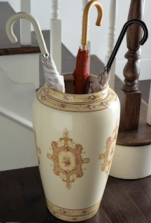 umbrella stand with medallion design