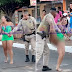 ABSURDO: Mulher resiste a abordagem, chama policial de “preto” e causa revolta na cidade; veja o vídeo