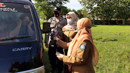 Polsek Arahan Polres Indramayu Gelar Ops Yustisi Dan Bagikan Masker