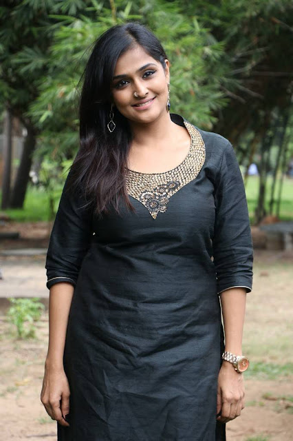 Ramya Nambeesan Hot Pic