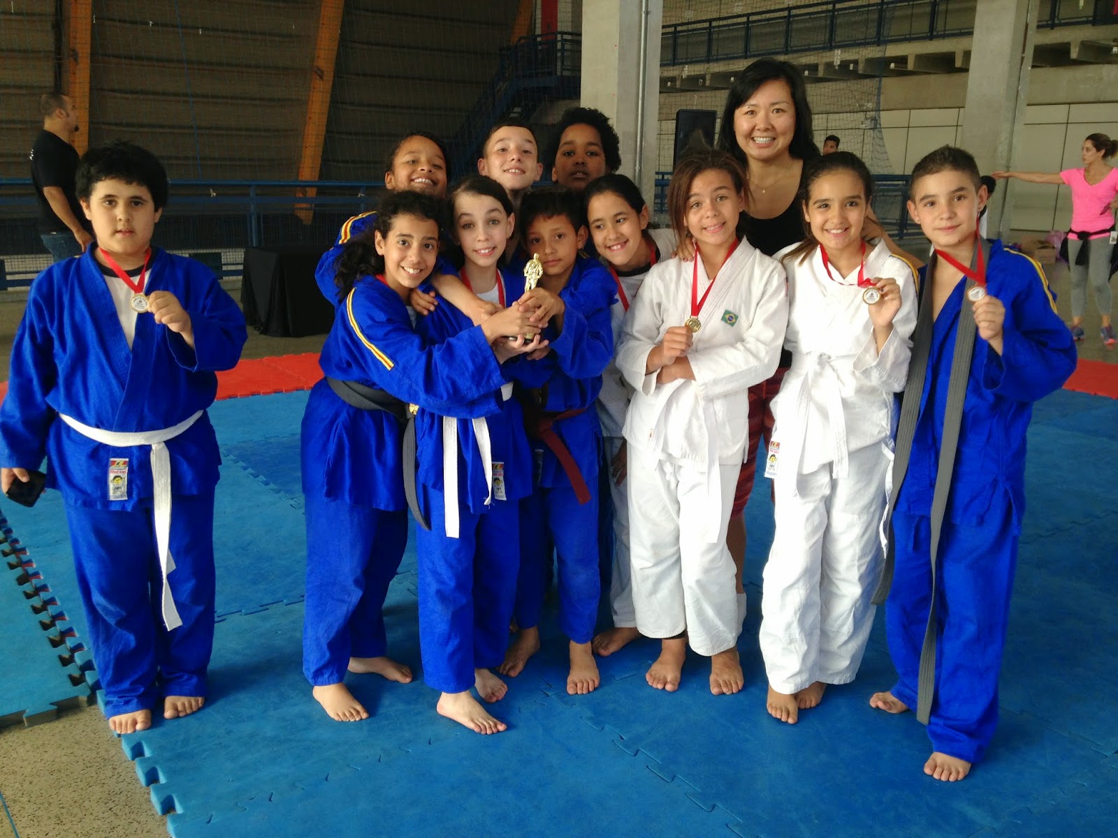 http://www.blogdoalvaresdeazevedo.blogspot.com.br/2014/12/campeonato-de-judo-dre-freguesia-do-o.html