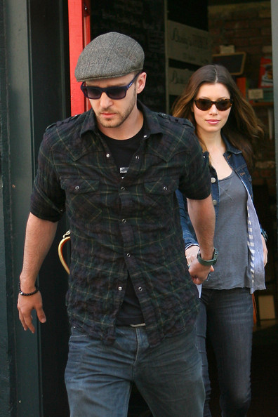 jessica biel girlfriend. Jessica Biel hold hands as