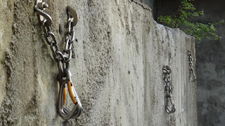 Chain Lower Offs in Climbing Routes