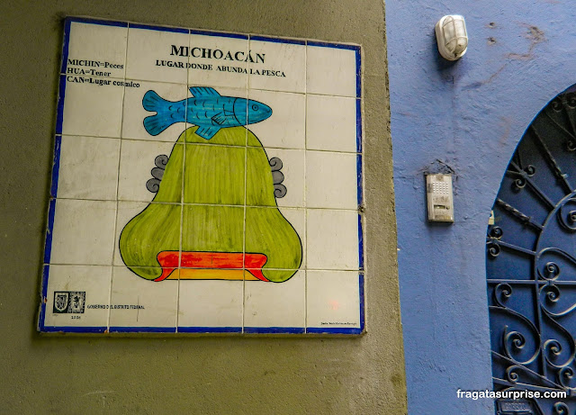 Painel de azulejos em um sobrado do bairro de La Condesa