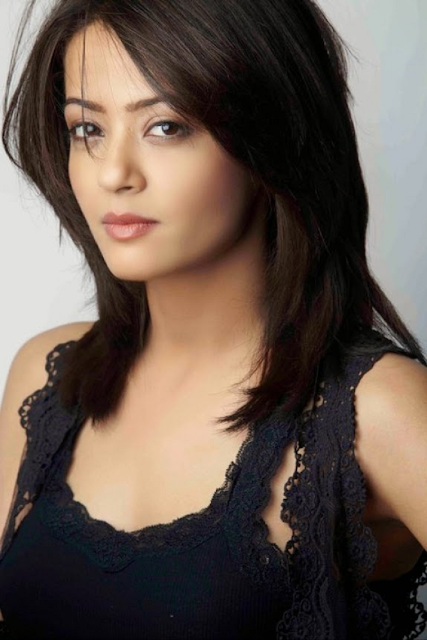 Best Actress Surveen Chawla Hd Wallpapers