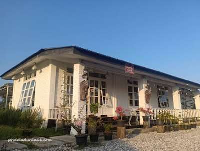 [http://FindWisata.blogspot.com] Piltik Cofee Siborong -Borong, Cafe Bernuansa ala Eropa. 