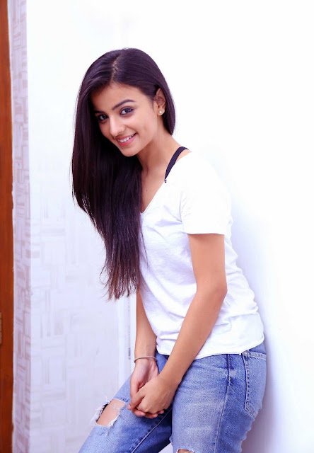 Mahima Makwana hot pics in jeans