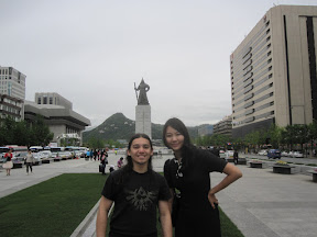 Seoul: Main plaza with Elisha!