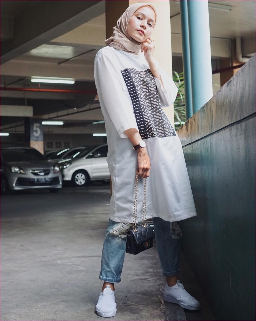  Hijabers Ala Selebgram ini menjadi salah satu busana gaul dan modis yang semakin banyak d 24 Model Outfit Baju Tunic Hijabers Ala Selebgram 2018 Terpopuler