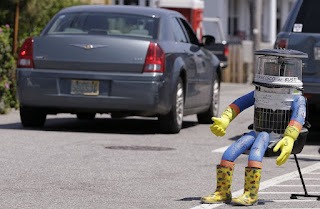 "Hitchbot" الروبوت الذي "وثق" في البشر و كانت نهايته مأساوية !