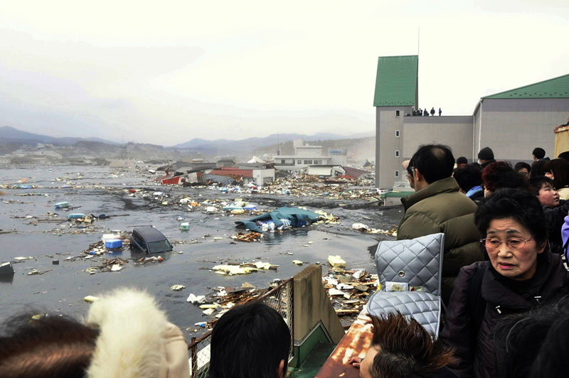 https://blogger.googleusercontent.com/img/b/R29vZ2xl/AVvXsEiho3EowjQpwMzs1IoHx0DDwUGJ8tNXyUdK2dRyNp22z8ReJU9Y2tQ16jbpgLL1roljNYW9KzJRKxxsQmfVEbqYIYj2FXYaCmBRpTk62cOV4Hw41tc7BDKFPPzXJvSWRm8seKZTuMOfqgw/s1600/japan-tsunami-earthquake-photo-stills-007.jpg