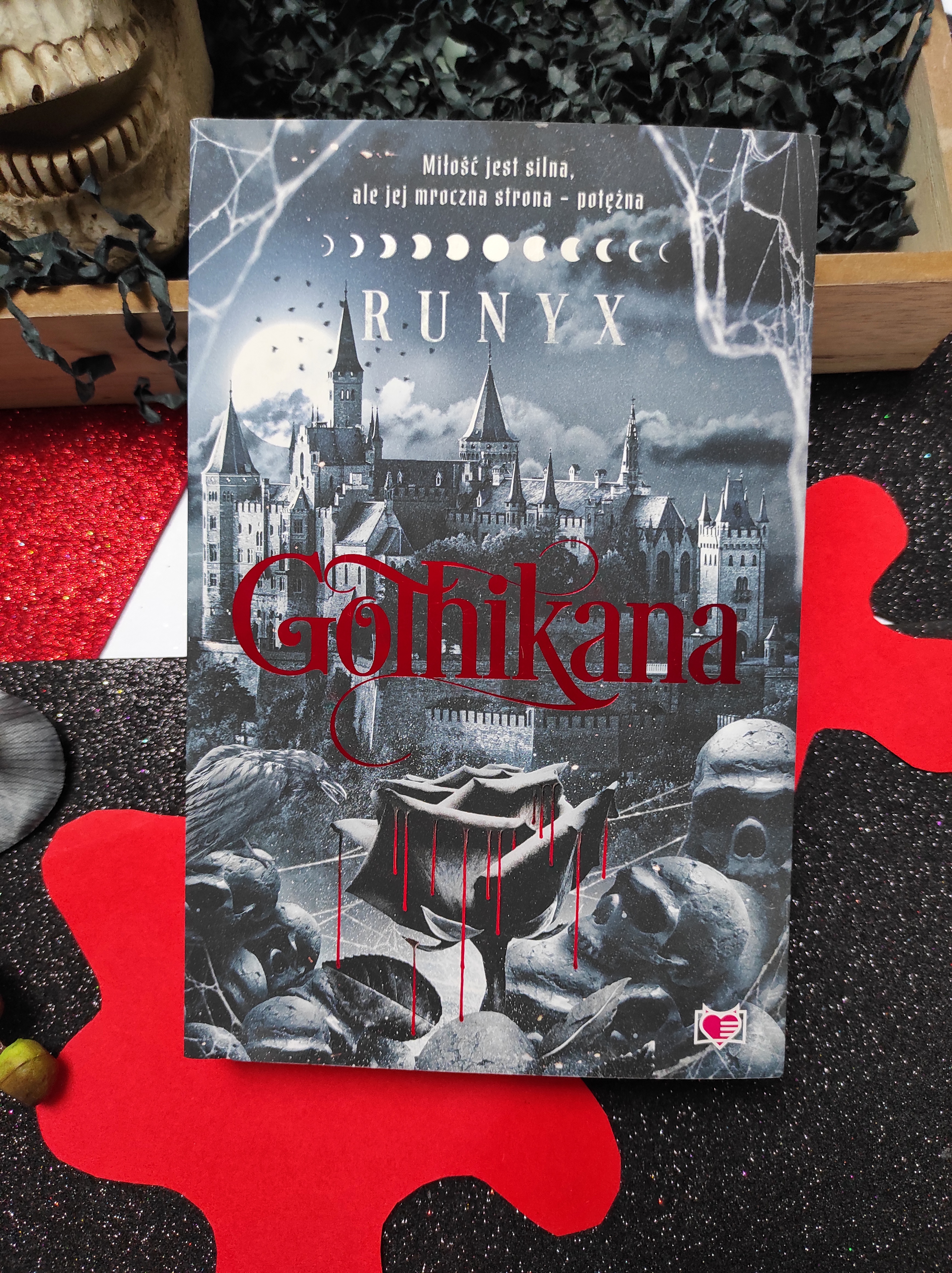 "Gothikana" Runyx - recenzja - księgarnia Tania Książka