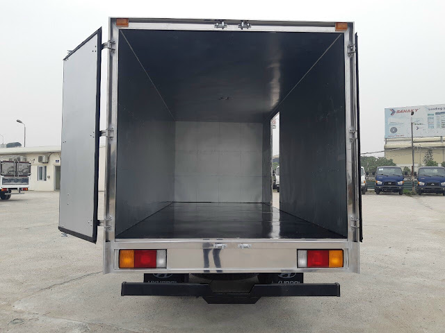 Hyundai 110SQ thùng kín