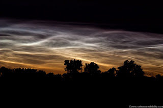 mysterious, glowing clouds appear across america’s night skies