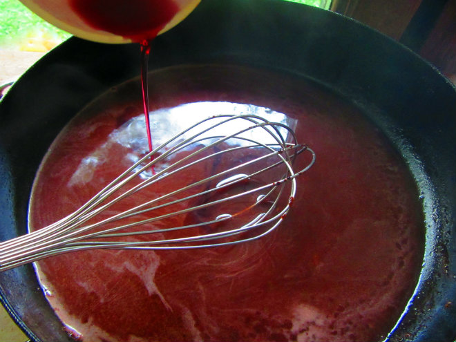 Golden pork chops in wine sauce by Laka kuharica: add red wine and a little water.